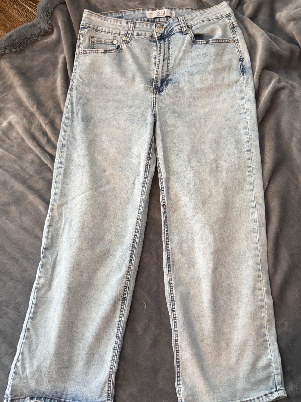 New Max Women's Size 10 Light Wash Cropped Wide Leg Jeans
